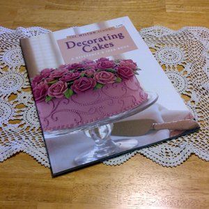 The Wilton School, 1999 Decorating Cakes